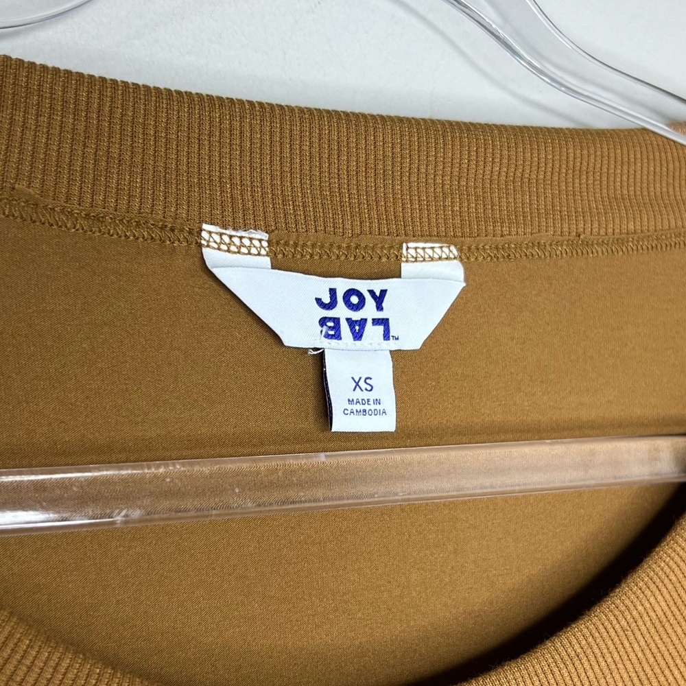 JOYLAB wide neck/boat neck curved hem top. Thumb holes on sleeves. XS - Picture 4 of 6
